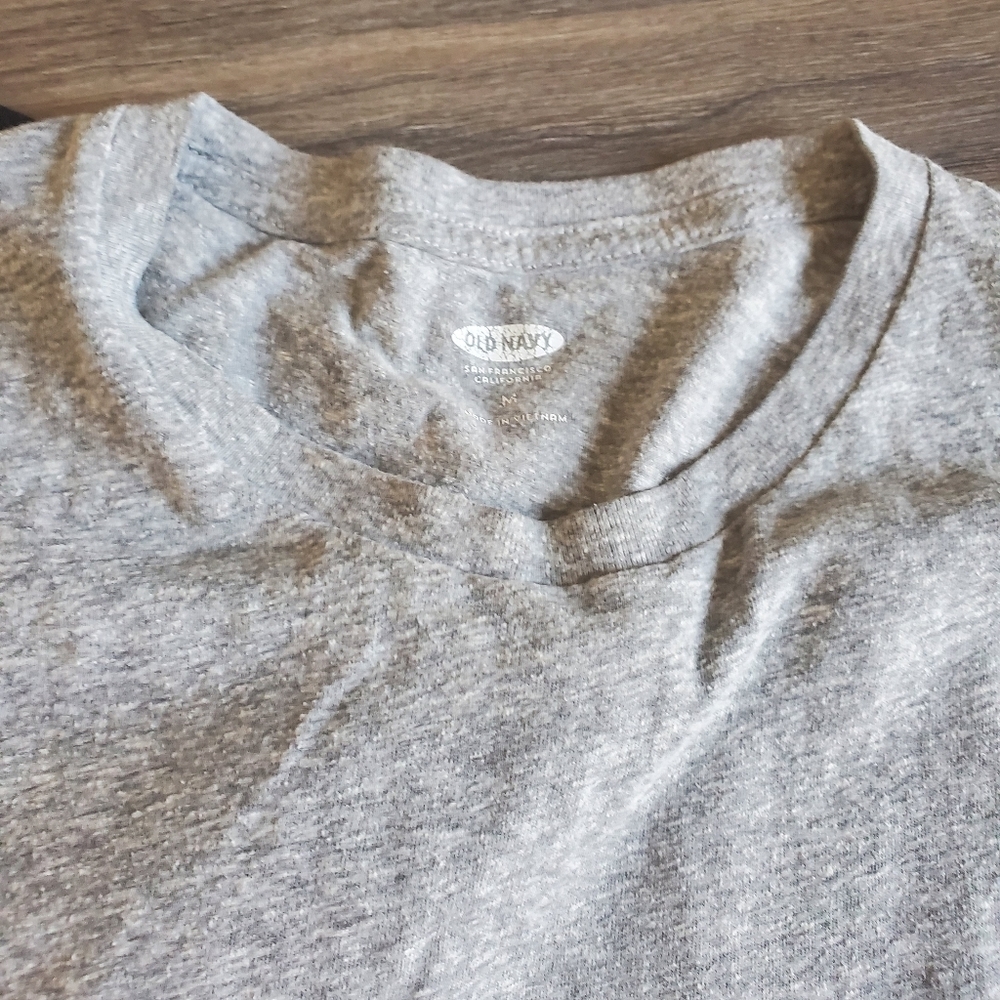 2 basic tees for/25 - Picture 3 of 4